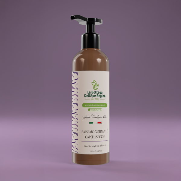 Balsamo nutriente per capelli secchi con fitocomplesso della noce verde, in confezione da 250 ml.